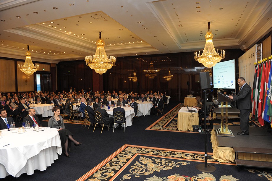 Abdulaziz Al-Mikhlafi begrüßt die Teilnehmer des 19. Ghorfa Wirtschaftsforum 2016