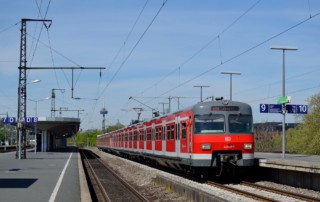 Ein_ET_420_als_S12_im_Bahnhof_Köln_Messe_Deutz_Von Johannes Martin Conrad - Eigenes Werk, CC BY 3.0.
