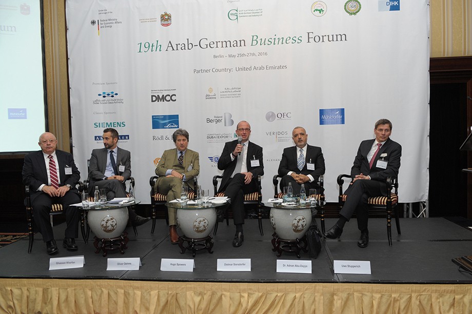 Ghassan Kherfan (Amman Chamber of Commerce), Oliver Oehms (Delegate of German Industry and Commerce for Saudi Arabia), Hugo Spowers (Riversimple), Dietmar Siersdorfer (Siemens Middle East Limited), Dr. Adnan Abu-Dayya (Qatar Mobility Innovation Center) und Uwe Stupperich (M.G. International Transports GmbH).