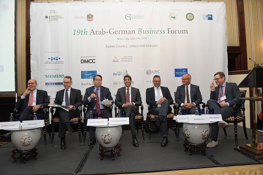 (v.l.) Dr. Michael Inacker, Peter Fischer,Dr. Florian Amereller, Dr. Awwad Al Awwad, Dr. Joachim Pfeiffer, Olaf Hoffmann und Paul-Anton Krüger im Gespräch über Zukunft der deutsch-arabischen Handelsbeziehungen